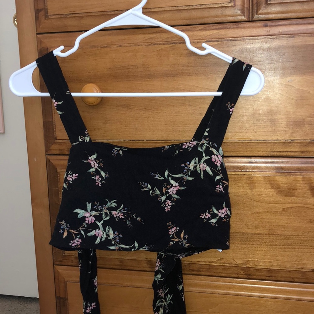 American Eagle Floral Tie-Back Crop Top